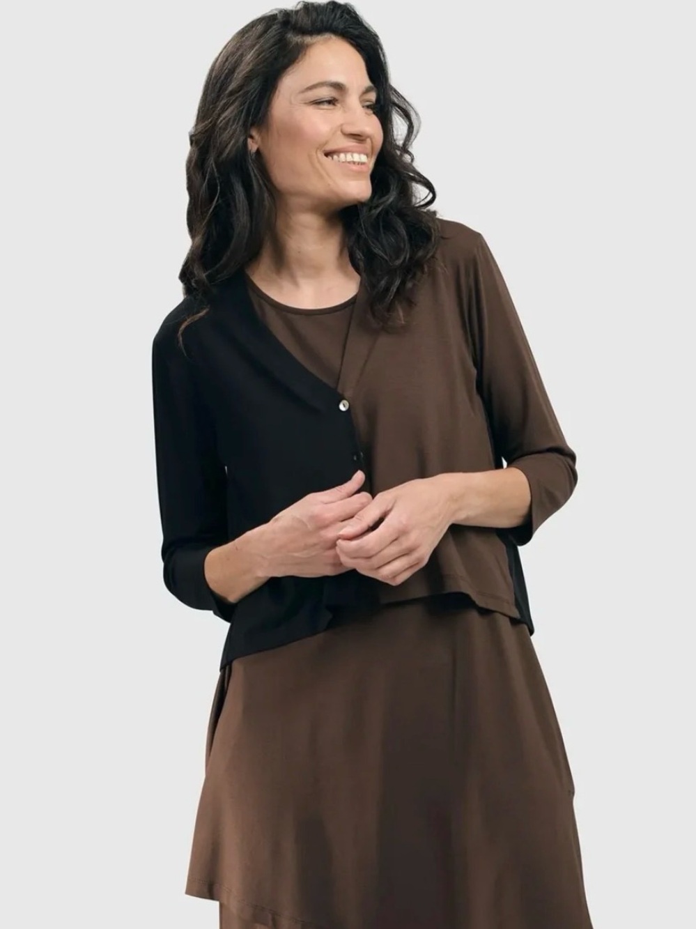 Alembika 0 two-tone button coffee-black done stretch hi-low hem crop cardigan